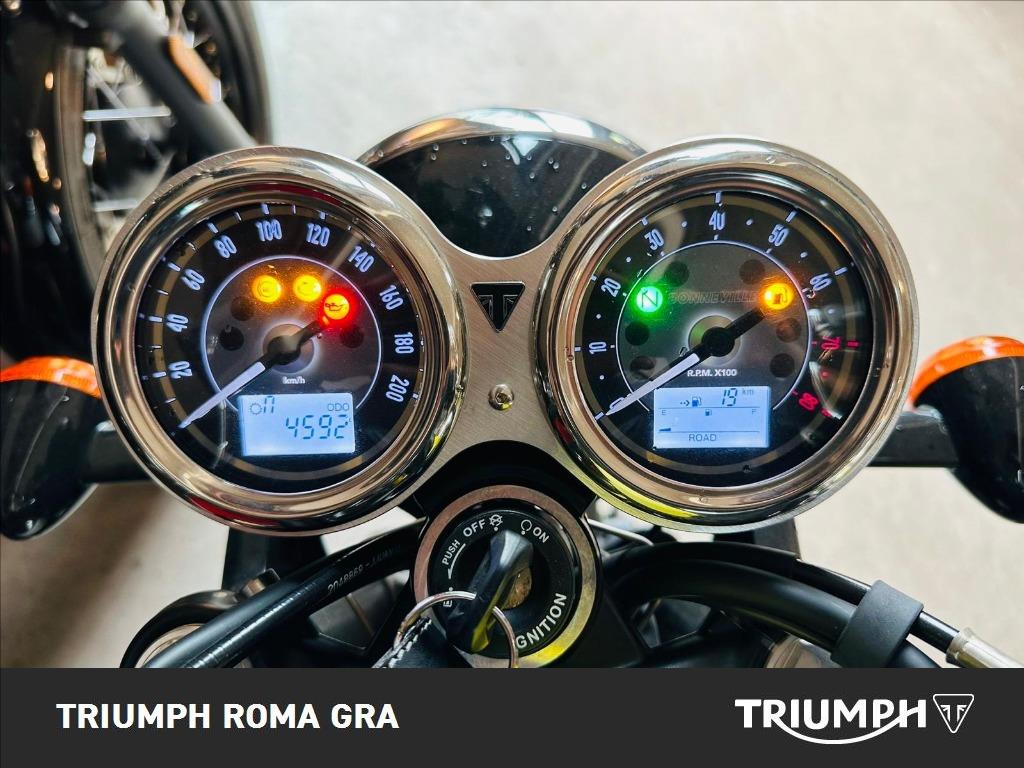 TRIUMPH Bonneville 900 T100 